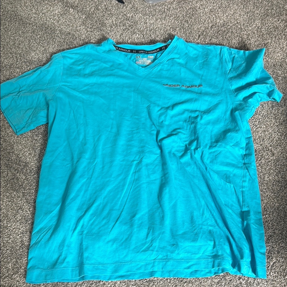Under Armour Men's Teal V-Neck Tee Loose Fit Great Condition